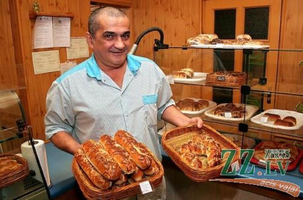 Uzņēmums «Kruasons» nosaukumu guvis, pateicoties gardajam franču siera radziņam kruasānam. Kā firmas zīme tas gozējas arī groziņā (pa labi).
Autors: Agris Samcovs.