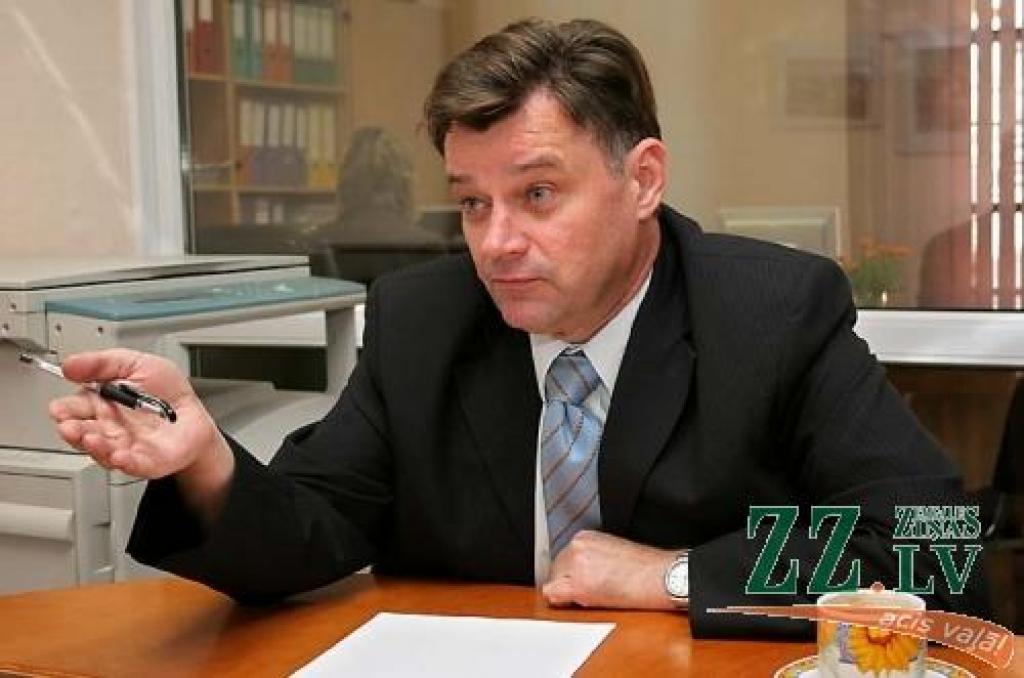 «Visus gadus pēc neatkarības atjaunošanas mēs tērējām ne jau pašu nopelnīto,» atgādina Ojārs Karčevskis.
Autors: Agris Samcovs. 