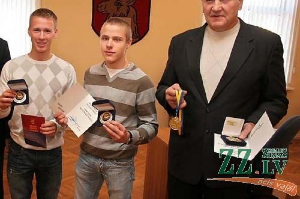 Sporta laureāti - BMX braucējs Uldis Balbeks, karatists Kalvis Kalniņš un brīvās cīņas veterāns Jānis Rancāns. 
Autors: Agris Samcovs.