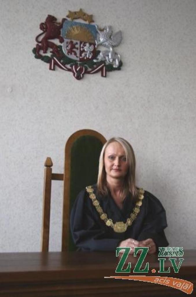 Jaunā tiesnese Nellija Paņkiva Jelgavas tiesā nodarbosies ar civillietu izskatīšanu.
Autors: Inga Karlinska.