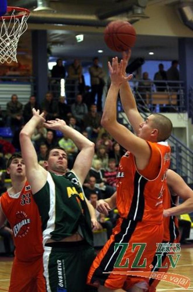 BK «Zemgale» un Lietuvas «Alytus» komandu spēle. Šoreiz veiksme bija viesu pusē.
Autors: Krišjānis Grantiņš.