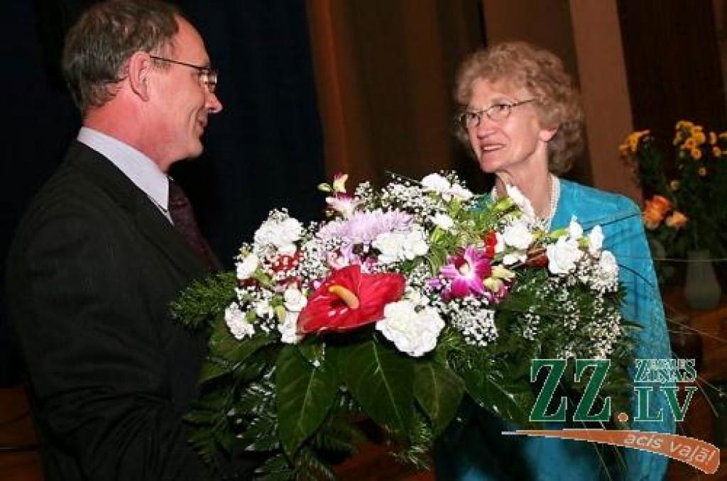 Sadarbību un jaunas iespējas kaldināt rezultātus topošajā multifunkcionālajā sporta kompleksā «cerībniekiem» sola Zemgales Olimpiskā centra valdes priekšsēdētājs Andris Misters.
Autors: Agris Samcovs.