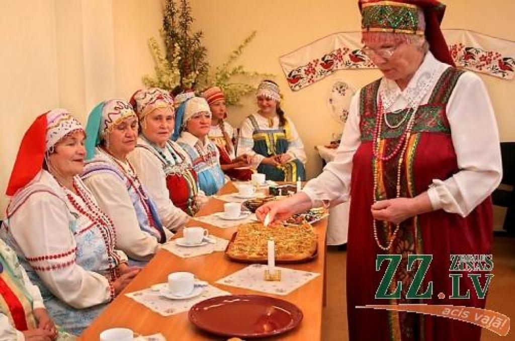 Krievu pensionāru biedrības «Siltās mājas» dalībnieku rīkotie Svētās Dievmātes Patvēruma svētki.
Autors: Agris Samcovs. 
