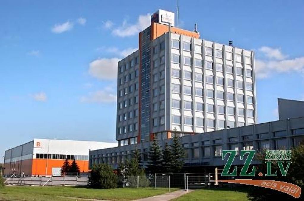 Kādreizējās akciju sabiedrības RAF vecās ēkas pamazām piepilda jauni nomnieki. Tomēr agrāko lielražošanas līmeni viņiem diezin vai izdosies sasniegt.
Autors: Agris Samcovs. 