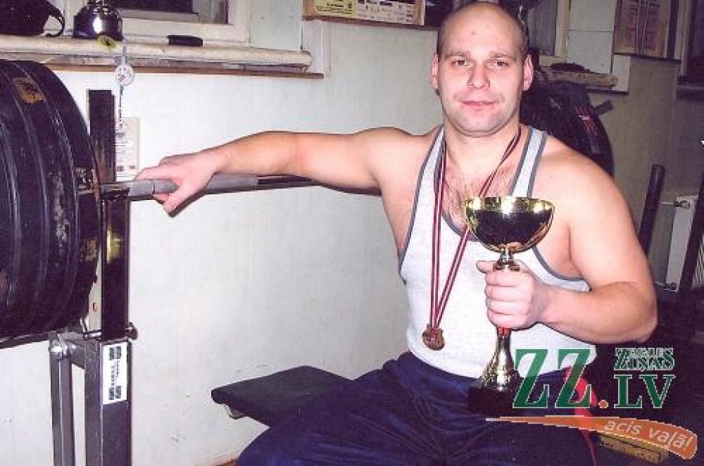 Kluba «Apolons» atlēts starptautiskais sporta meistars Nikolajs Šomņikovs kļuva par aizvadītā Latvijas čempionāta absolūto uzvarētāju. 
Autors: No E.Jansona personīgā arhīva.