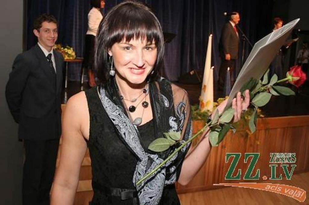 Izglītības un zinātnes ministrijas Atzinības rakstus saņēma: Jelgavas PII «Rotaļa» skolotāja Irēna Dominiece...
Autors: Agris Samcovs.