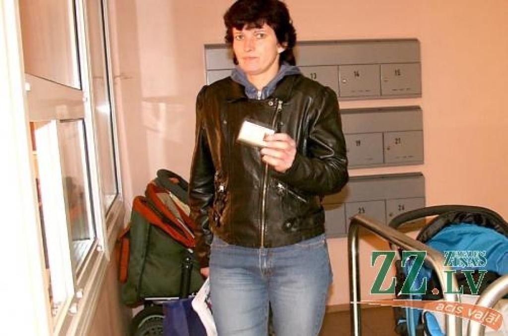 Daudzi nama iemītnieki pozitīvi vērtē caurlaižu sistēmas ieviešanu, jo cer, ka vairs nebūs jācieš uzdzīve un trokšņošana nakts laikā.
Autors: Inga Karlinska.