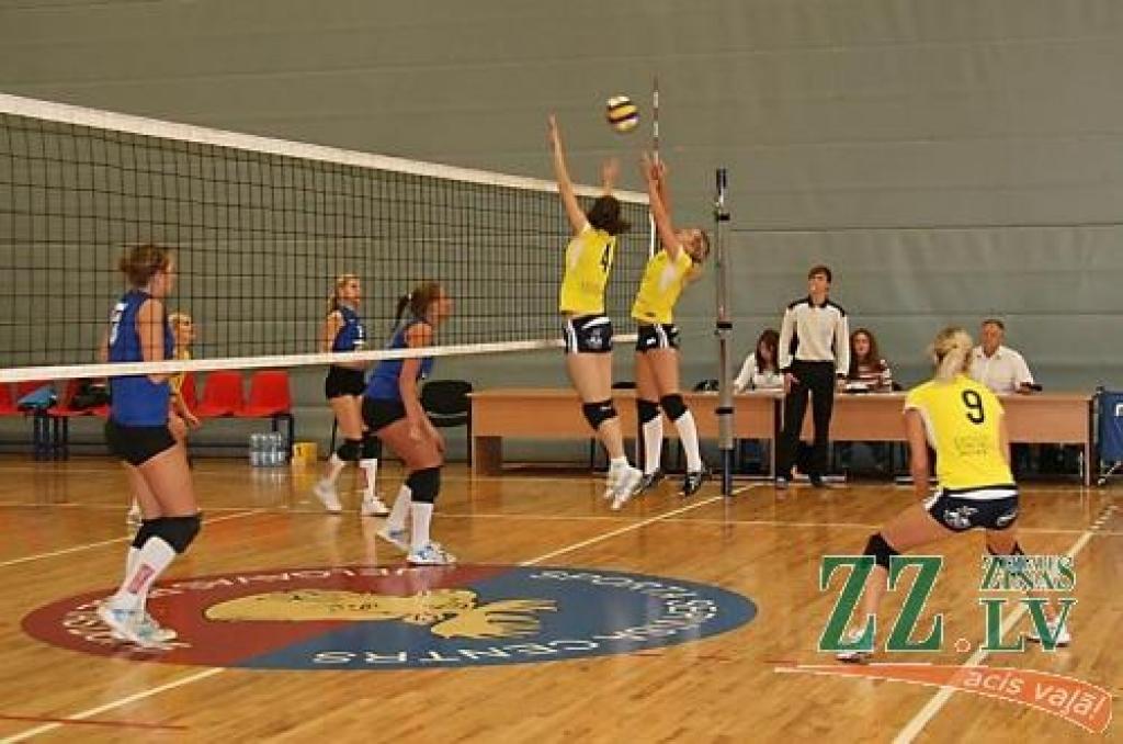 Moments no «LU/Jelgava» pirmās Jelgavas domes kausa izcīņas spēles.
Autors: Inga Karlinska.