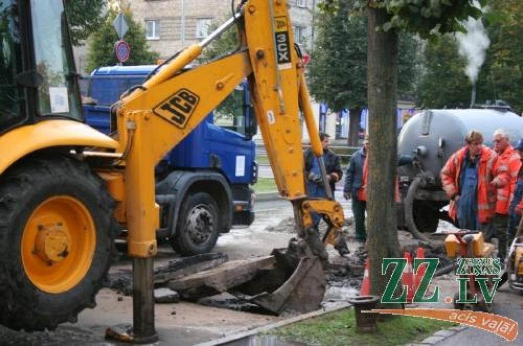 Maģistrālos ūdensvadus diezgan nopietni skāris laika zobs. Attiecībā uz iespējamām jaunām avārijām drīzāk jājautā nevis «vai?», bet «kad?». 
Autors: Andris Andersons.