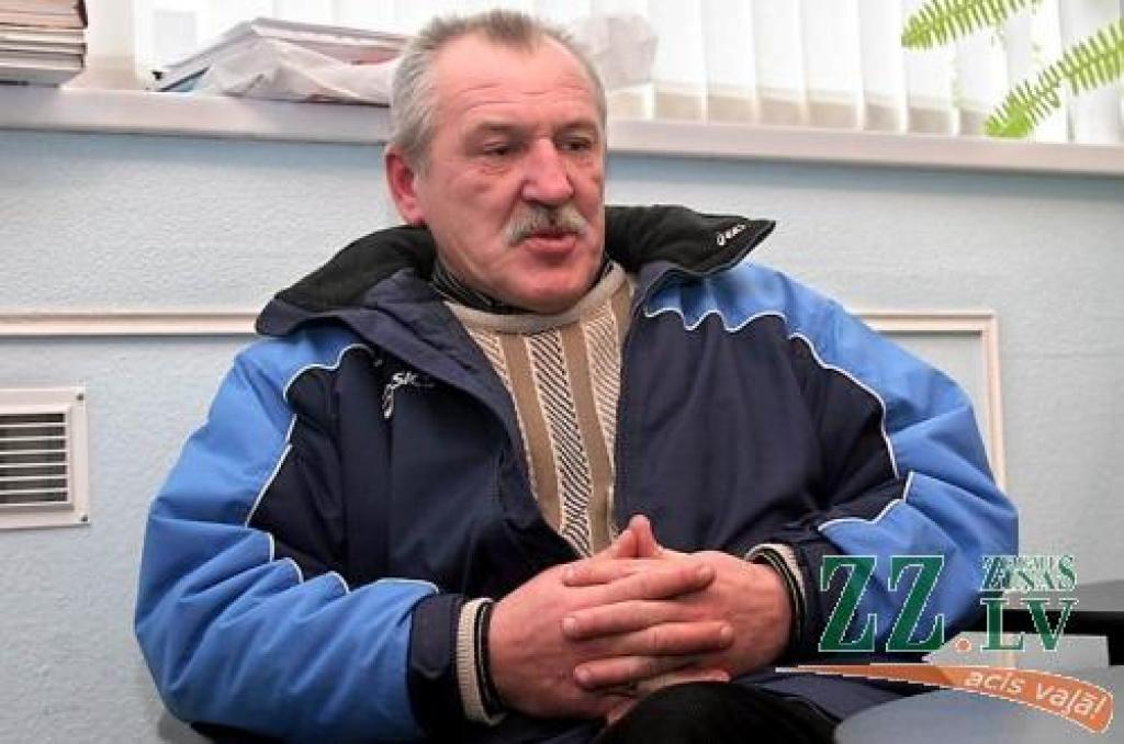 «Lielo onkuļu spēlēs cietīs bērni,» uzskata  Jelgavas rajona Sporta centra direktors Vladislavs Beitāns.
Autors: Agris Samcovs. 