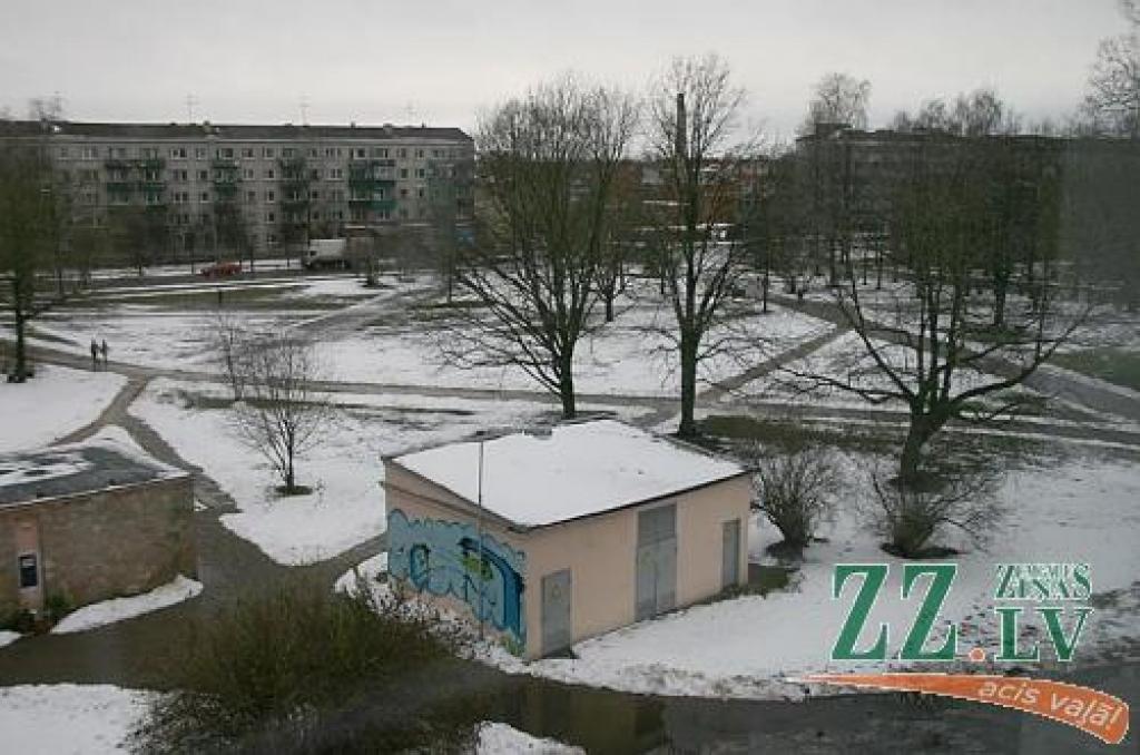 Projekta attīstītāji šajā vietā iecerējuši uzbūvēt jaunu piecstāvu ēku ar telpām veikaliem un birojiem.
Autors: Inga Karlinska.