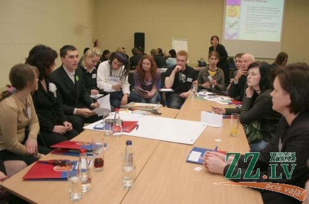 Autors: Agris Samcovs.