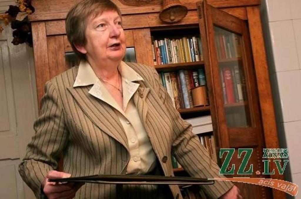 Mūsu dzimtā vienmēr investēts tikai un vienīgi izglītībā. Lepojos, ka tas atspoguļojas arī Valteru jaunākajā paaudzē: «Izglītots un gudrs cilvēks nekad un nekur nepazudīs,» pārliecināta Mirdza Valtere. 
Autors: Agris Samcovs.