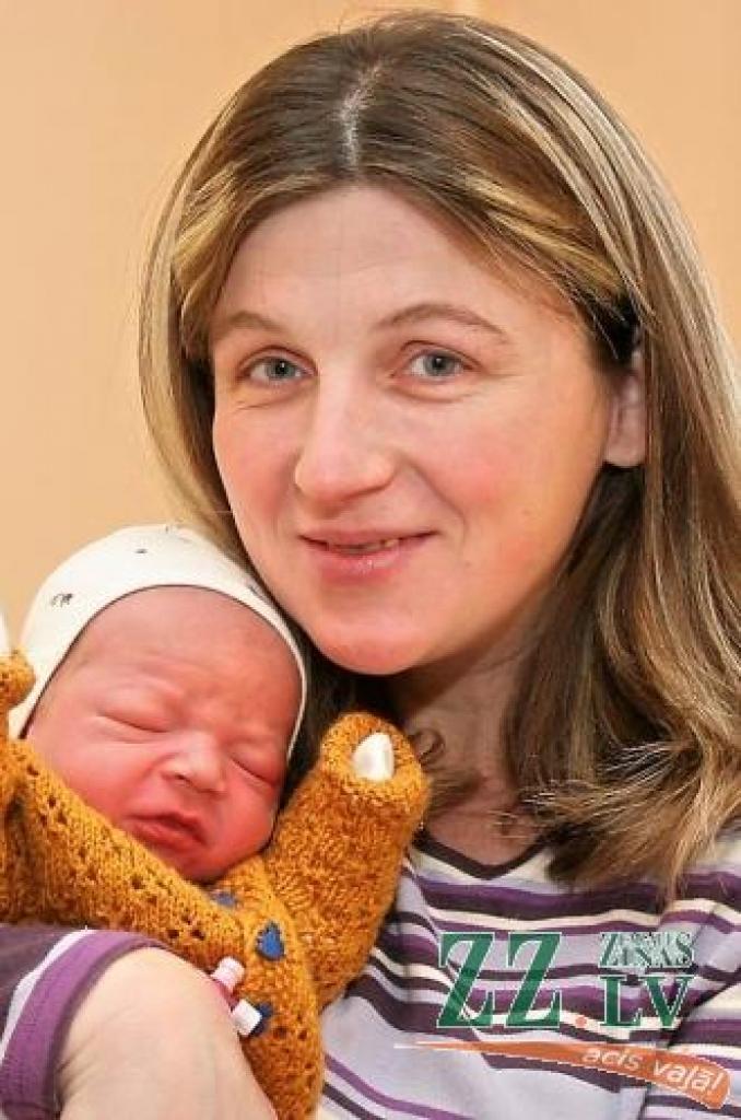 Baiba Ozola ar jaundzimušo dēlu, kuram tuvākajā laikā tiks izraudzīts vārds.
Autors: Agris Samcovs. 