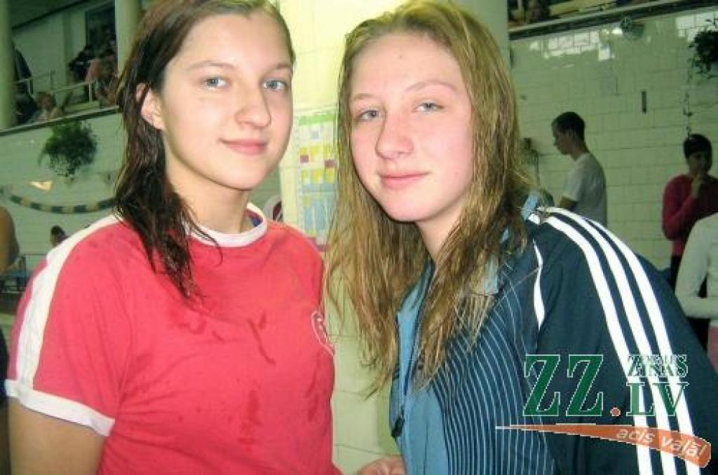 Pēc 200 metru distances brasā uz goda pjedestāla kāpa divas jelgavnieces, divas Agneses – Gedrovica (no kreisās) un Bikoviča.
Autors: Maija Laizāne.