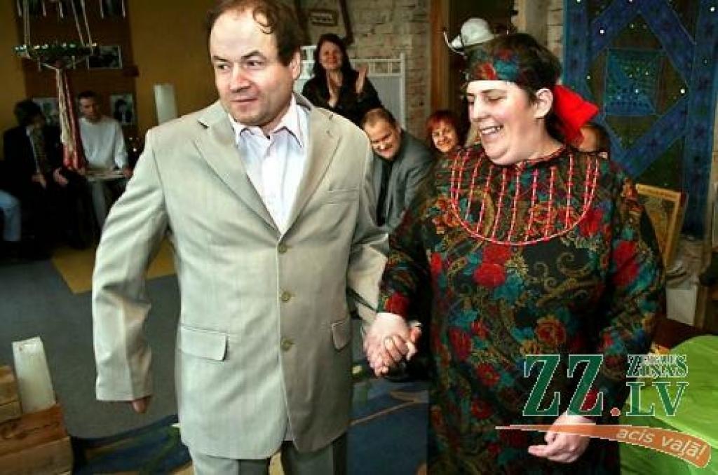 Ballei gatavojās visi SAC «Jelgava» mākslas terapijas dalībnieki, bet īpaši sapucēti tika Kristīne un Oļegs.
Autors: Agris Samcovs.