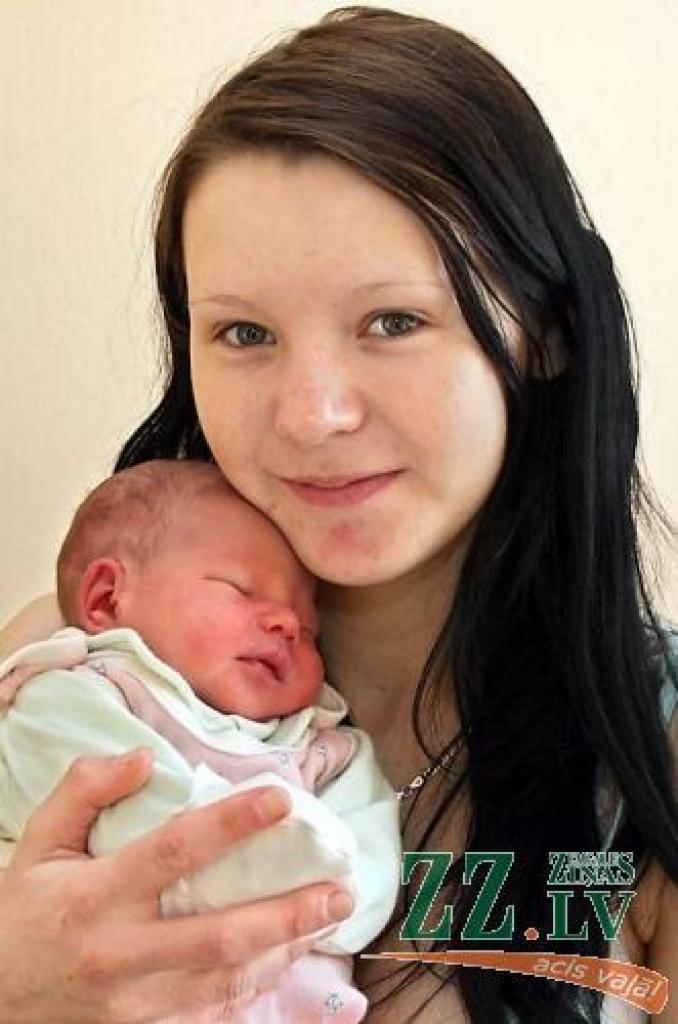 Anastasija Maslovska ar pirmdzimto meitiņu Loretu.
Autors: Agris Samcovs.