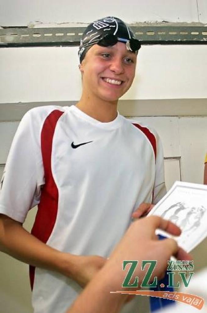 Jelgavas Specializētās peldēšanas skolas audzēkne un Latvijas 2008.gada čempionāta sprinta medaļniece Ilona Badune.
Autors: No «Ziņu» arhīva.