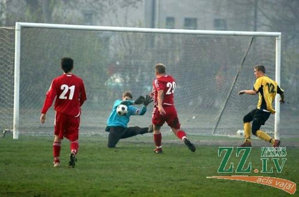 Moments no spēles FK «Jelgava» pret Smiltenes «Abuls».
Autors: Agris Samcovs.