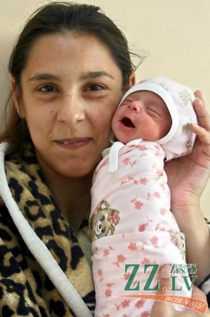 Anžela Janavičute ar meitiņu Savīnu.
Autors: Agris Samcovs. 