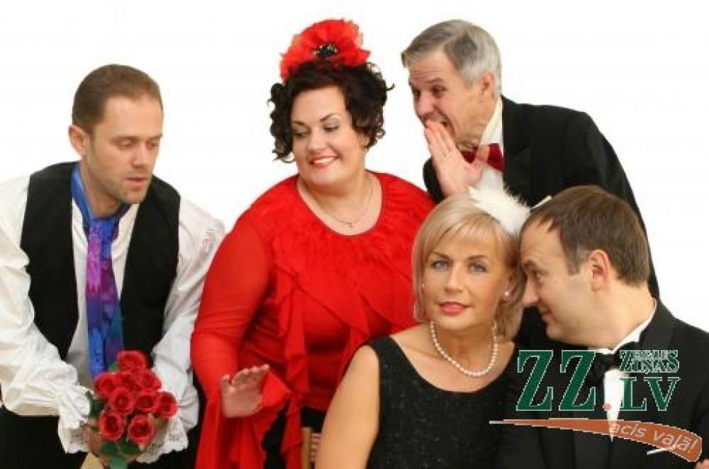Operetes «Sikspārnis» galvenie varoņi. No kreisās - jelgavā dzimušais dziedātājs Jānis Kurševs.
Autors: Māris Bartulāns.