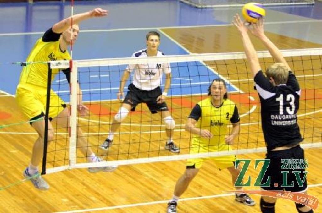 «Biolars/Ozolnieki» volejbolistu «Schenker» līgas spēle pret Daugavpils komandu «Ezerzeme/DU».
Autors: Krišjānis Grantiņš.