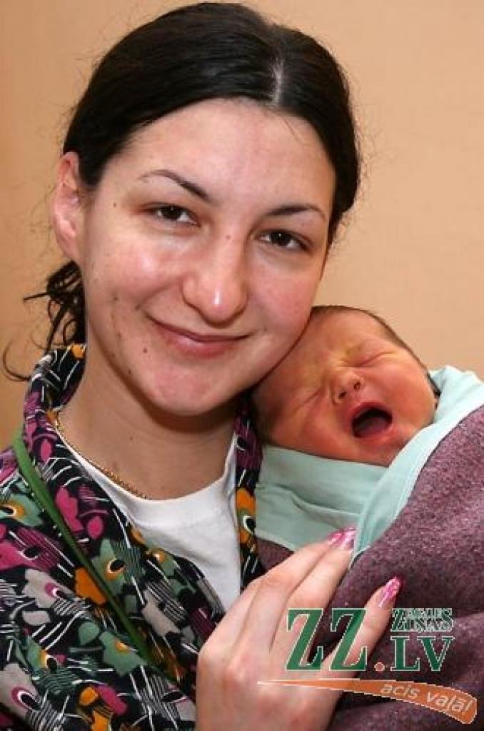 Oksana Laškova ar pirmo mantinieku - dēlu Artēmiju.
Autors: Agris Samcovs. 