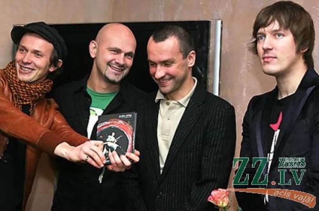 «Prāta Vētra» «Teātra bāra» restorānā prezentē DVD ar ierakstu no šīs vasaras tūres «Tur kaut kam ir jābūt» noslēguma koncerta Mežaparkā.