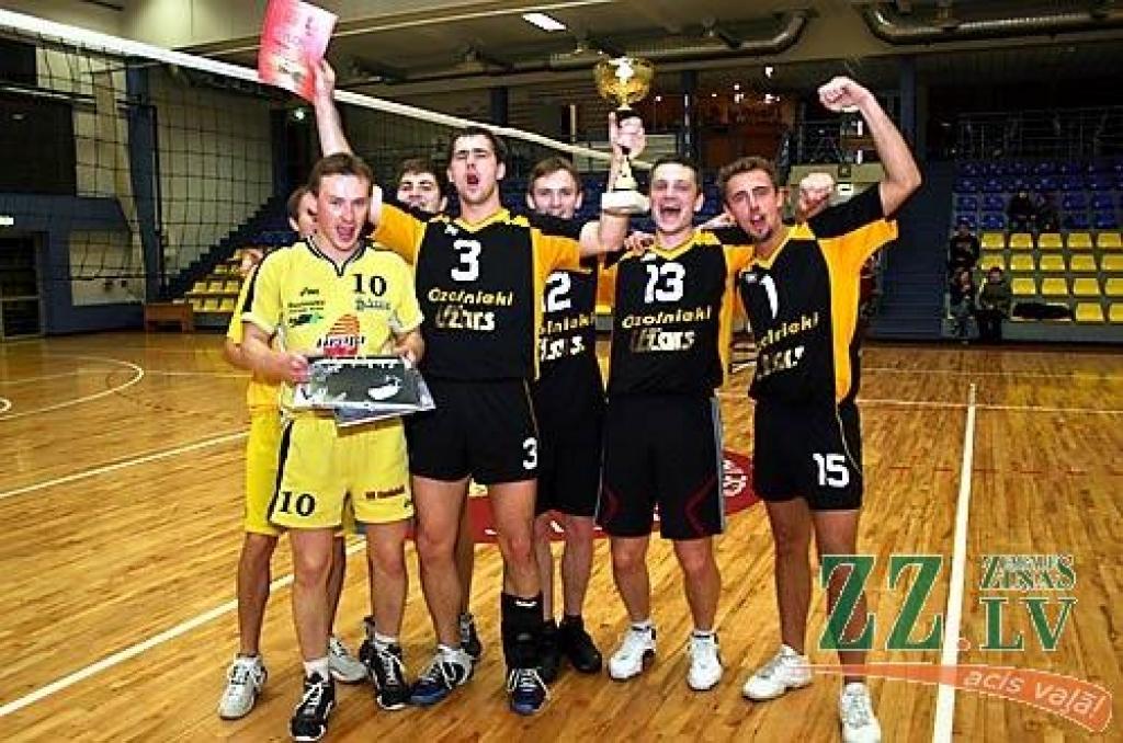 Sacensību uzvarētāji - «Colina» volejbolisti.
Autors: Agris Samcovs.