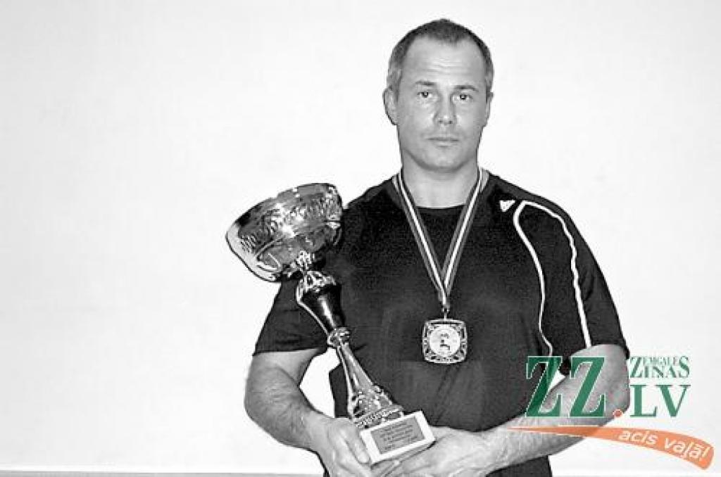 Kluba «Apolons» atlēts Aldis Sproģis savā svara kategorijā kļuva par Latvijas čempionu.
Autors: No E.Jansona personīgā arhīva.