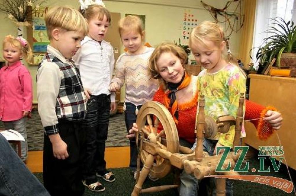Vēstures liecības var ne tikai apskatīt, bet arī izmēģināt darbībā...
Autors: Agris Samcovs.