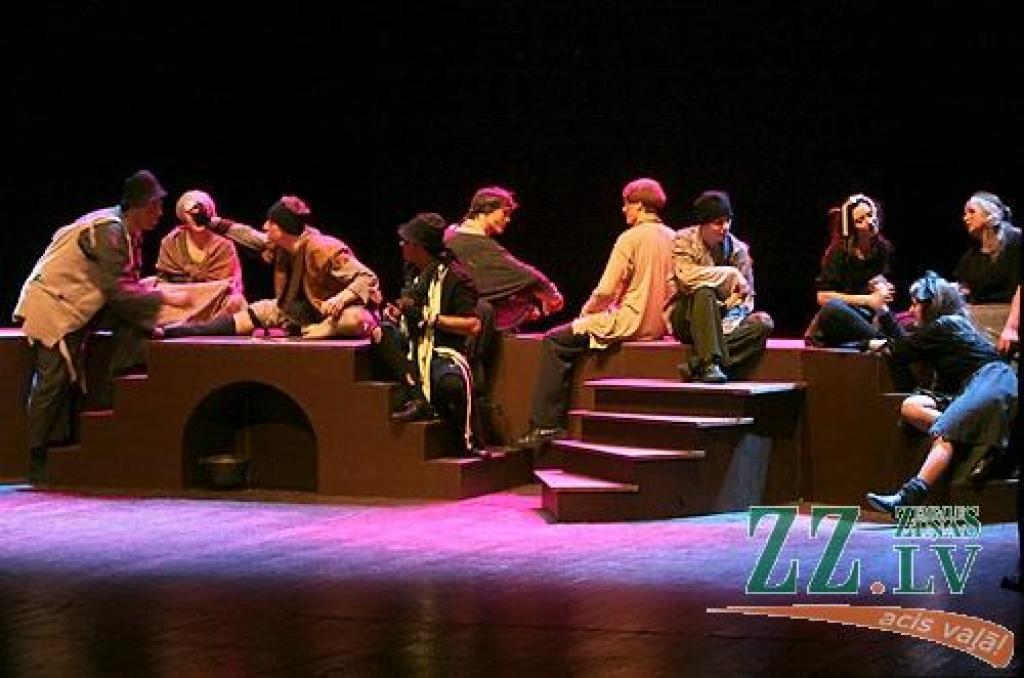 Sestdienas vakarā pilsētas kultūras namā notika pirmizrāde Ādolfa Alunāna Jelgavas teātra iestudējumam – Marka Tvena «Princis un ubaga zēns». Pirms izrādes teātra galvenās režisores Lūcijas Ņefedovas izteiktā vēlēšanās – «gribas, lai...