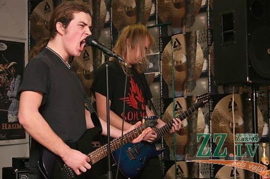 Piektdienas vakarā Jelgavā, galerijā «Suņa taka» notika fotogrāfa Kaspara Galsona darbu izstādes atklāšana. Par godu šim notikumam pasākumā uzstājās grupas «On the Roof», «Deserving Case» un «Synodic». Mūzika izstādes atklāšanā nav...