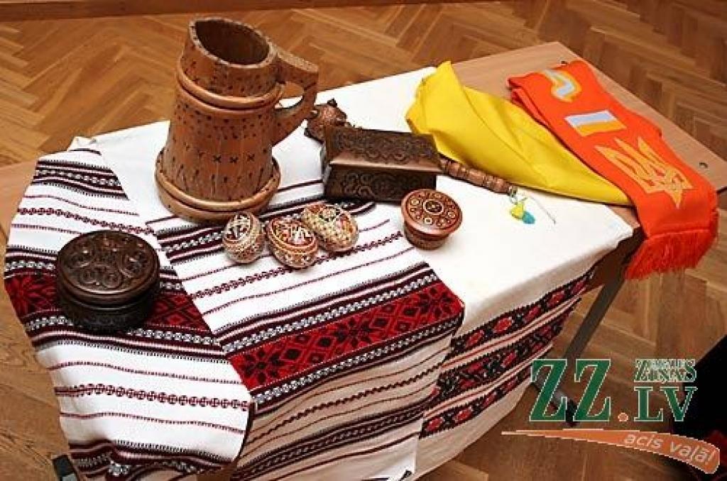 Jelgavas pašvaldības Sabiedrības integrācijas birojs trešdien 10. – 12.klašu skolēnus aicināja uz Jelgavas Valsts ģimnāziju, kur notika pasākums «Iepazīsti pasauli. Ukraina». Pasākums vienlaikus risinājās trīs valodās - ukraiņu, latviešu...