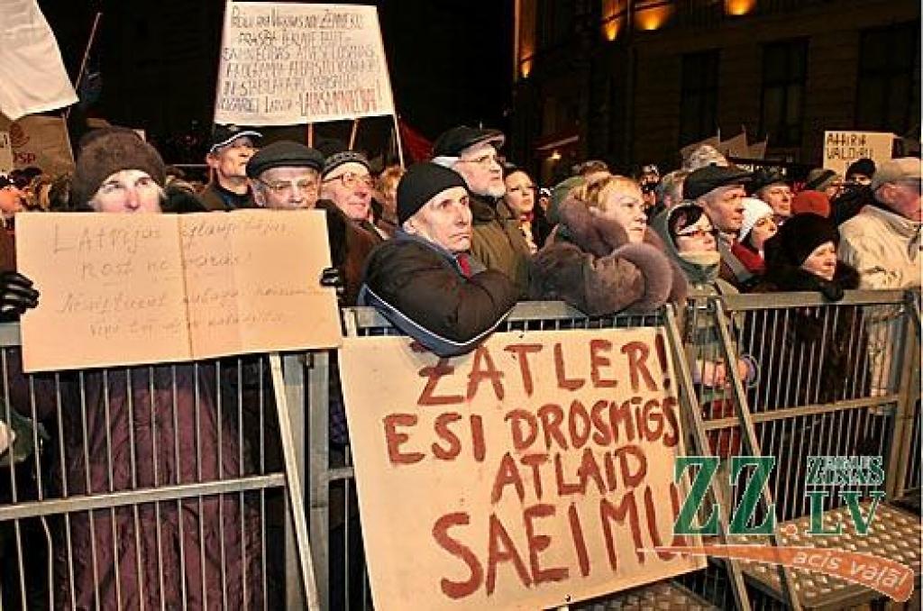 Otrdienas vakarā Vecrīgā, Doma laukumā notikušajā protesta akcijā vairāk nekā 10 000 iedzīvotāju ar ovācijām un svilpieniem atbalstīja Valsts prezidentam Valdim Zatleram izteikto aicinājumu atlaist Saeimu. Pēc pasākuma diemžēl notika...