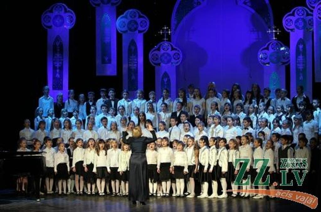 Šīs nedēļas sākumā pareizticīgie svinēja Ziemassvētkus, bet sestdien Jelgavas kultūras namā par godu šiem svētkiem notika koncerts. Tajā piedalījās Pleskavas (Krievija) 2.Mūzikas skolas bērnu koris, Jelgavas Mūzikas vidusskolas audzēkņi,...