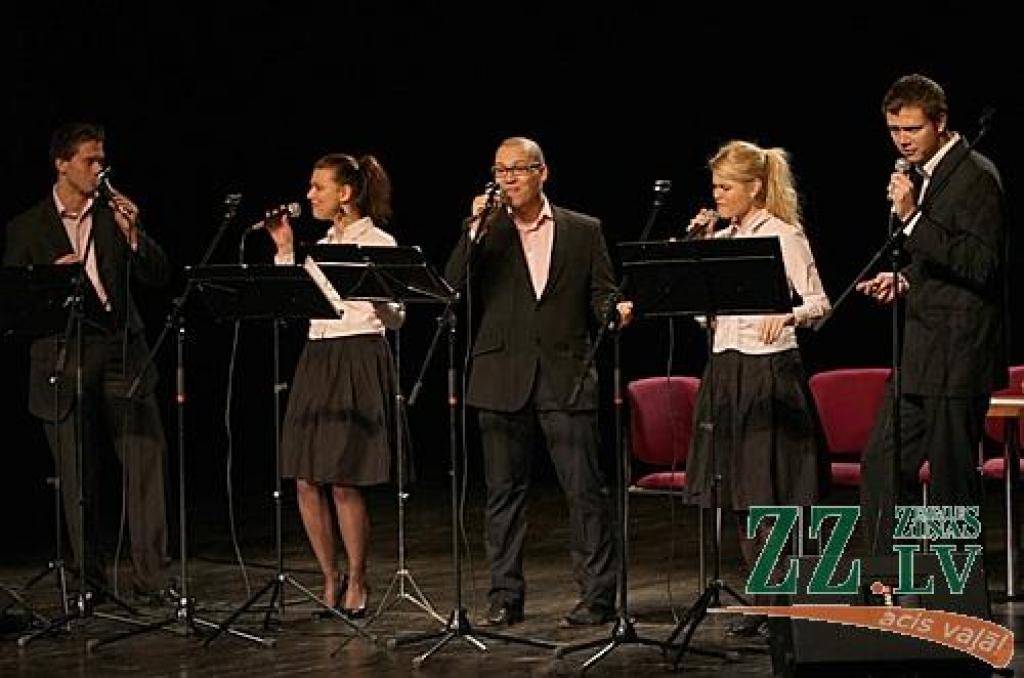 Grupa «Framest» skatītājus ne vien izklaidēja, bet arī izglītoja par muzikālām tēmām.
Autors: Krišjānis Grantiņš.