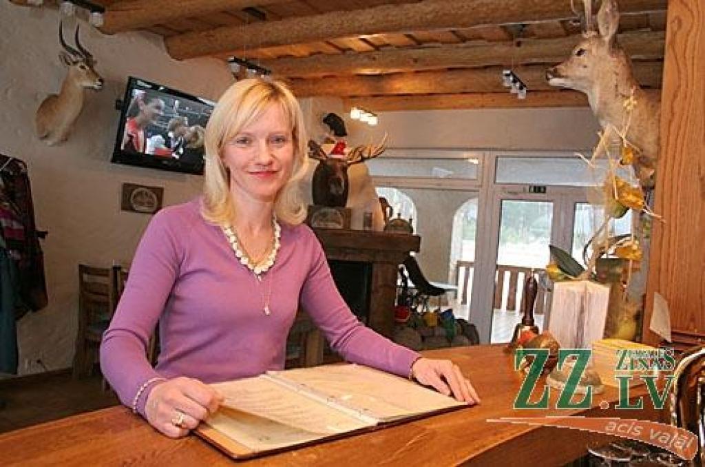 Viesu nama «Aitiņlauvas» saimniece Brigita Reinfelde atzīst - periods nav no vieglajiem, taču apmeklētāji šurpu brauc.
Autors: Agris Samcovs.