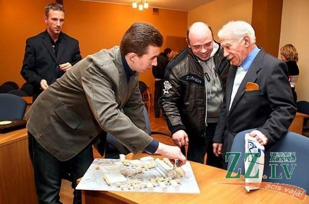 Autors: Agris Samcovs.