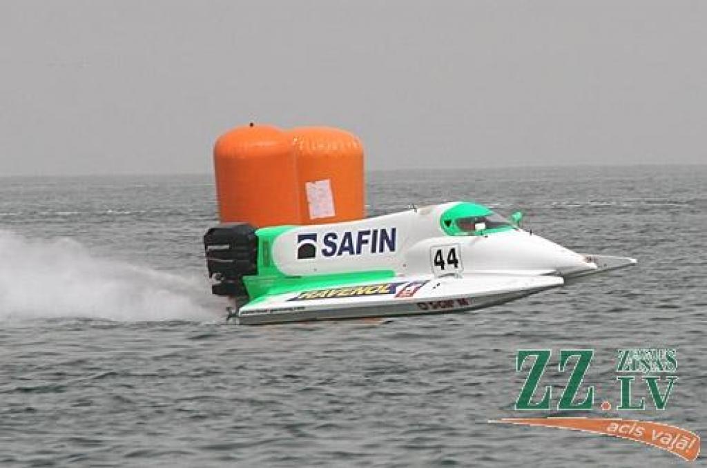 Uģis vienā no braucieniem Apvienoto Arābu Emirātu pilsētā Saržā.
Autors: No U.Grosa arhīva.