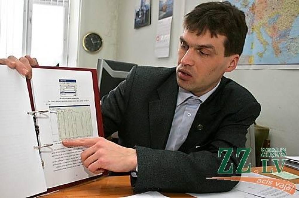 LLU profesors Birzietis akcentē, ka jaunā metode ir unikāla ar to, ka ar to var noteikt degvielas daudzumu bākā ļoti precīzi.
Autors: Agris Samcovs.