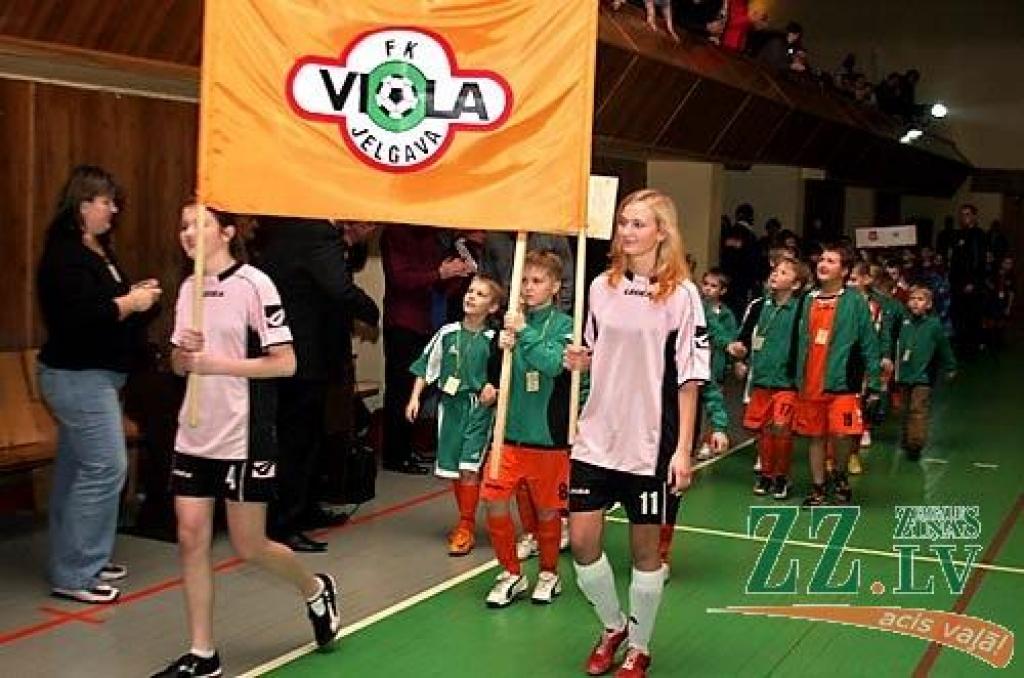 Starptautiskā bērnu futbola turnīra «Igates ziemas kauss 2009» atklāšana.
Autors: Agris Samcovs.