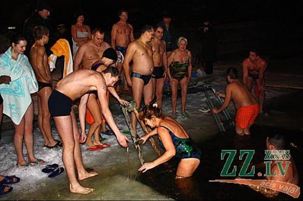 Naksnīgā «roņu» pelde Lielupē.
Autors: No «Jelgavas roņu» arhīva.