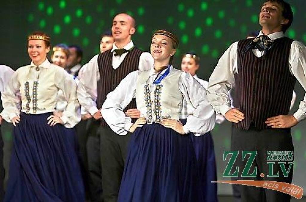Tautas deju ansamblis «Diždancis», tā esošie un kādreizējie dalībnieki, var lepoties ar 30 gados sasniegto.
Autors: No «Ziņu» arhīva. 