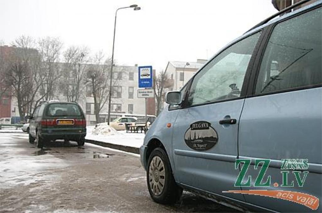 Pa labi zināmo tālruni taksometru varēs izsaukt arī turpmāk, tikai pakalpojumus sniegs cita firma.
Autors: Inga Karlinska.