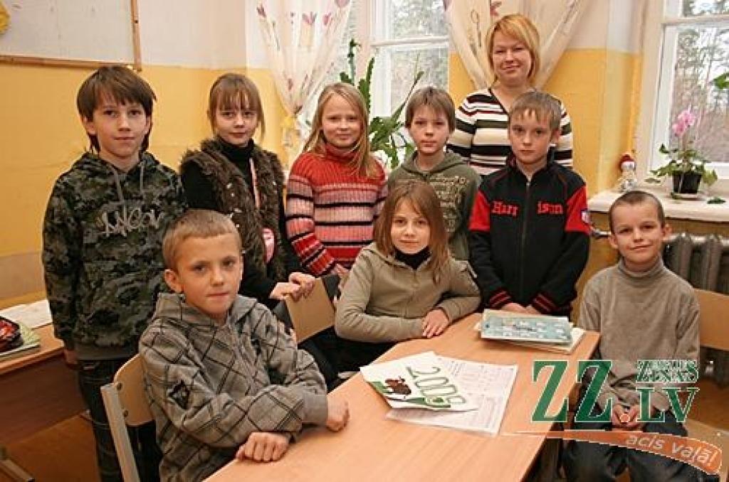 Garozas pamatskolas trešās klases audzēkņi, piedaloties sociālās zīmēšanas kampaņā, ieguvuši iespēju doties kruīza ceļojumā pa Baltijas jūru uz Stokholmu. Ar viņiem kopā dosies arī klases audzinātāja Anda Jēkabsone. 
Autors: Agris Samcovs.