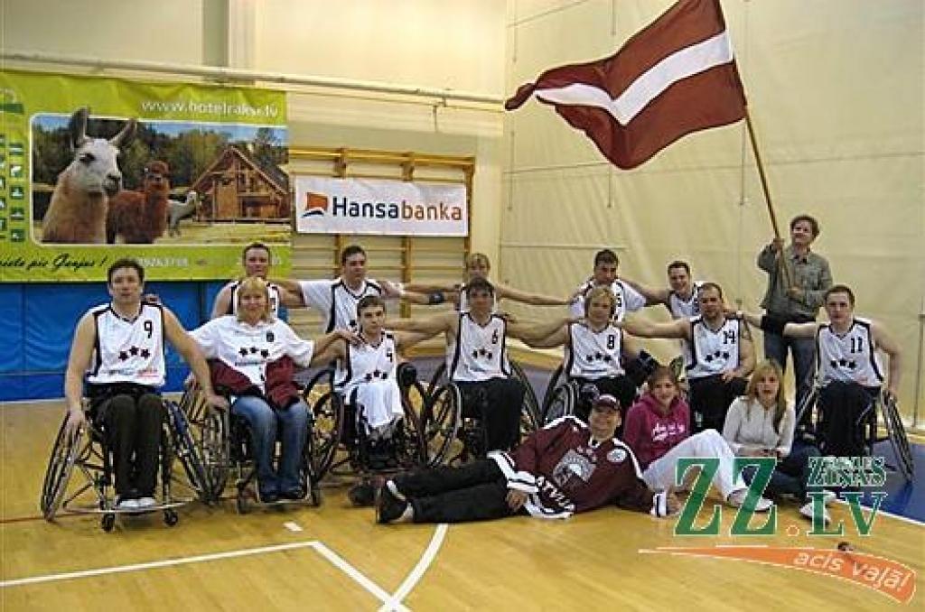 Latvijas ratiņbasketbola izlasē no Jelgavas rajona iekļauti Guntars Skrabis (nr.14) un Arnolds Sviklis (nr.6). 
Autors: No LRSF arhīva. 