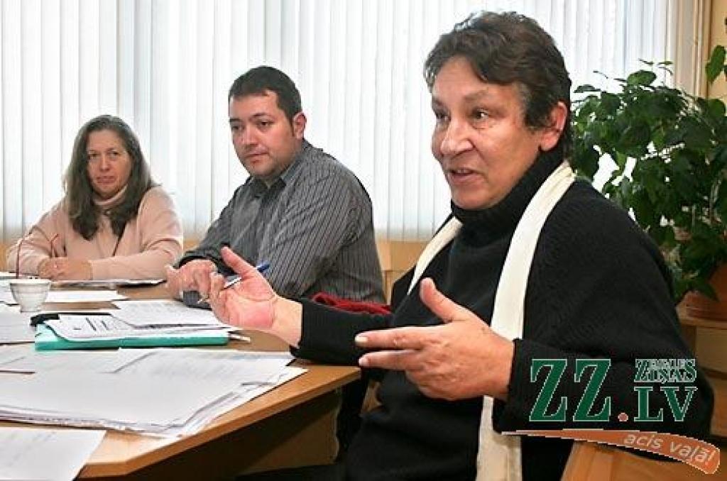 Projektu apspriež Kristine Šabo (no labās), Alberto Herrera un Marija Kristina Valenti. 
Autors: Agris Samcovs.