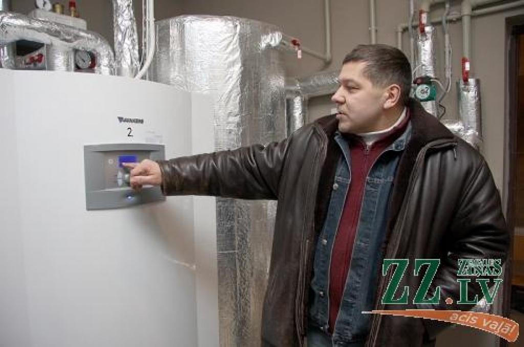 «Radiatoriem ir pieci darbības režīmi, tādēļ siltumu var lietot saprātīgāk un taupīgāk,» bilst skolas saimnieks Ints Sāvičs.
Autors: Krišjānis Grantiņš.