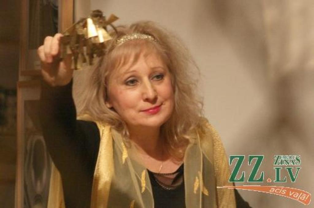 Jubilāre kokles spēles un dziedāšanas skolotāja Biruta Deruma.
Autors: Maira Dudareva.